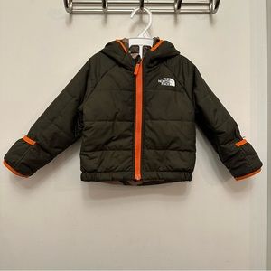 THE NORTH FACE toddler green camo reversible perrito jacket for 6-12Months Old.
